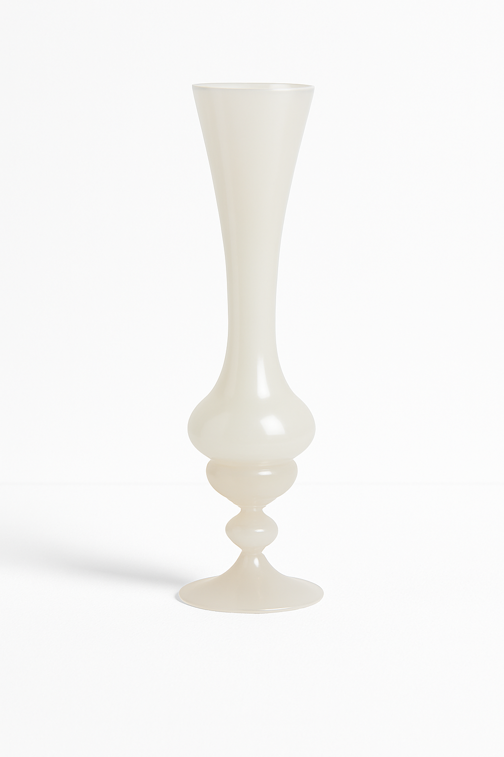 Vase en verre opalin rose poudré